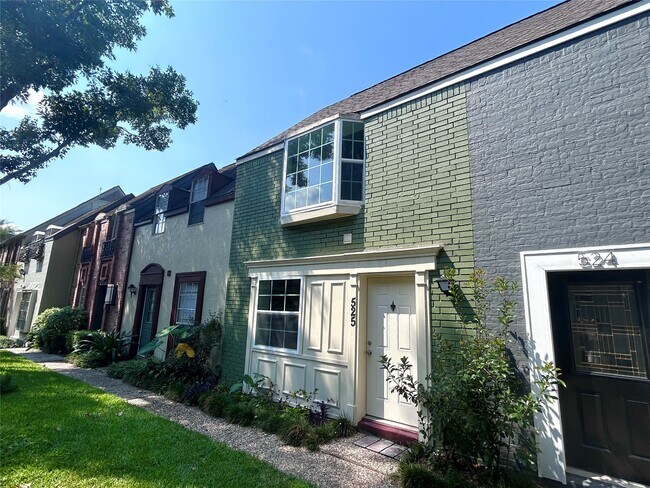 11550 Chimney Rock Rd in Houston, TX - Building Photo - Building Photo