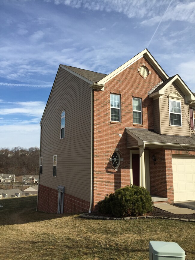 214 Southern Valley Ct in Mars, PA - Foto de edificio - Building Photo