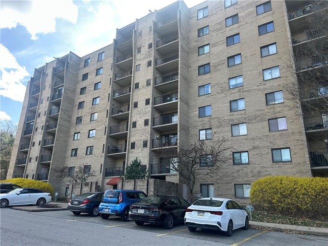 1400 Smokey Wood Dr in Pittsburgh, PA - Building Photo - Building Photo