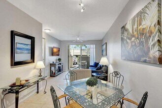 4736 Chancellor Dr, Unit 11 in Jupiter, FL - Foto de edificio - Building Photo