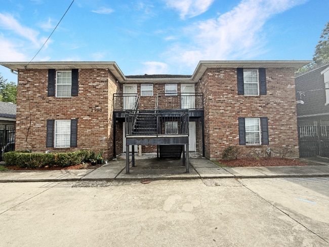 property at 2900 Clermont Dr
