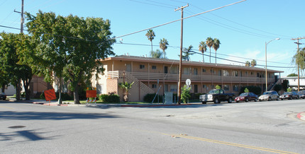 Palm Plaza Apartments in San Jose, CA - Foto de edificio - Building Photo