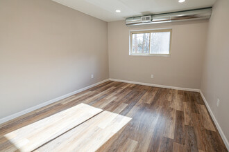 Euclid Estates in Cleveland, OH - Building Photo - Interior Photo