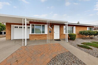 2020 Hendola Dr NE in Albuquerque, NM - Building Photo - Building Photo