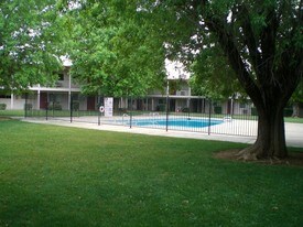 Lake Crest Apartments