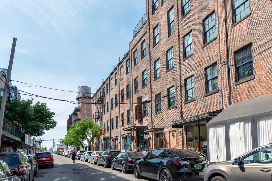 101 N 10th St in Brooklyn, NY - Building Photo