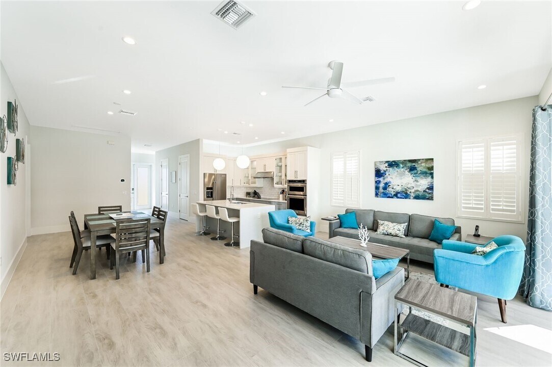 596 111th Ave N in Naples, FL - Foto de edificio