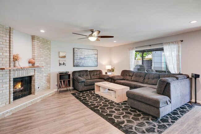 11105 Jordan Ln in Austin, TX - Building Photo - Building Photo