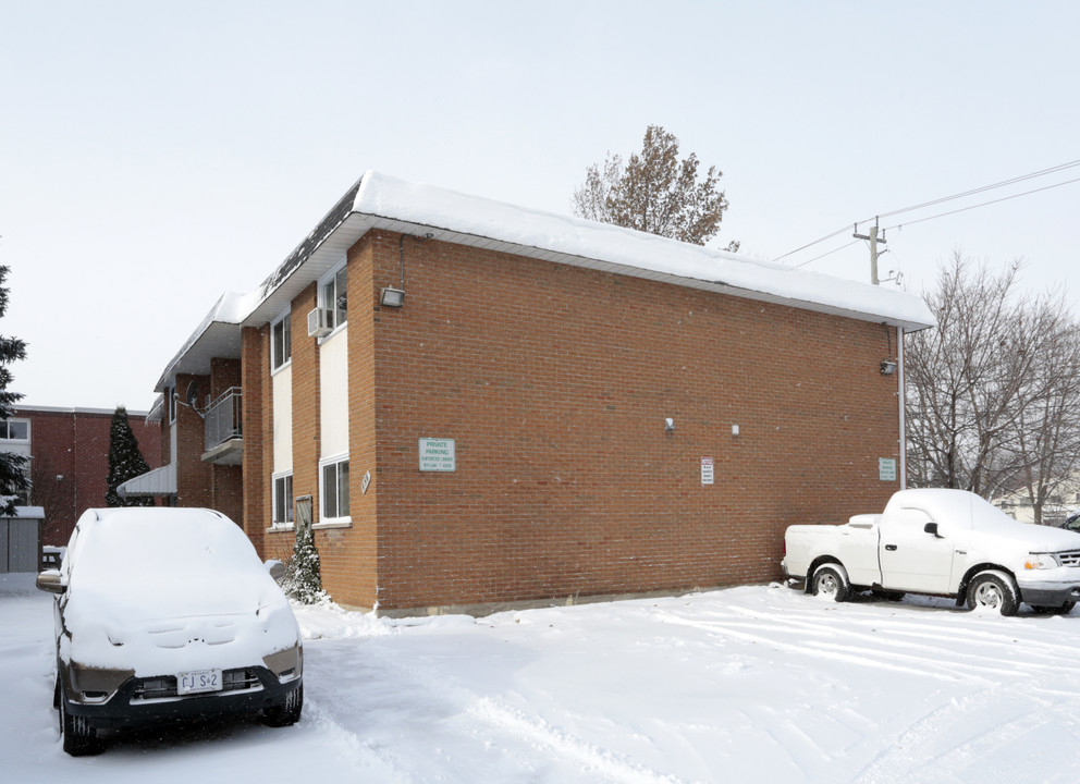 636 Silverbirch Rd in Waterloo, ON - Building Photo