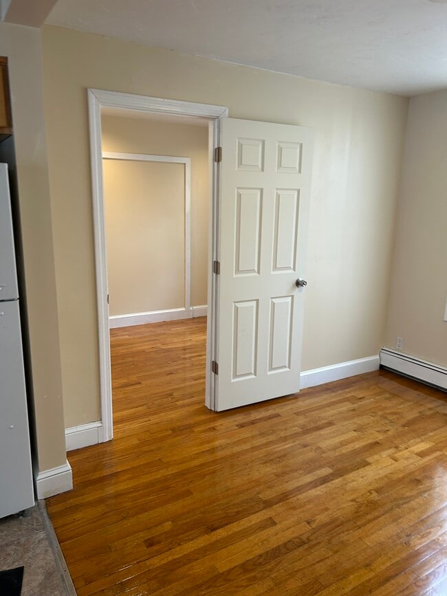 98 Kirtland St, Unit 98 Kirtland St Apt #1 in Lynn, MA - Building Photo - Building Photo