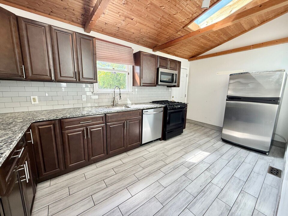 145 Jamestown Ave. in Philadelphia, PA - Building Photo