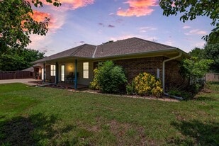 1829 Ranchwood Dr in Newcastle, OK - Building Photo