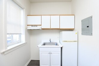 3925 W Irving Park Rd, Unit J01P in Chicago, IL - Foto de edificio - Building Photo