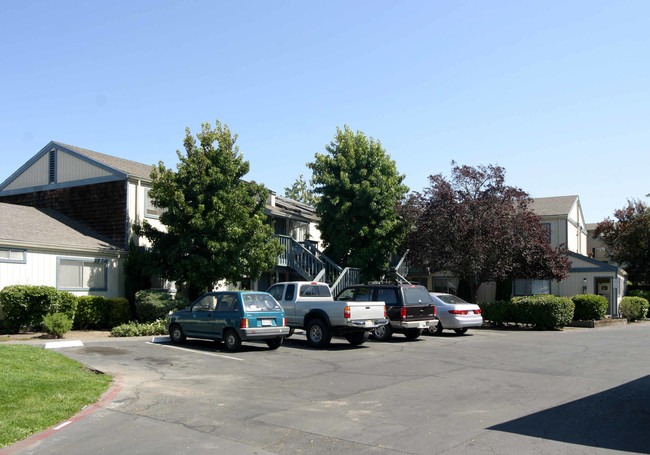 2280 Bethards Dr in Santa Rosa, CA - Foto de edificio - Building Photo