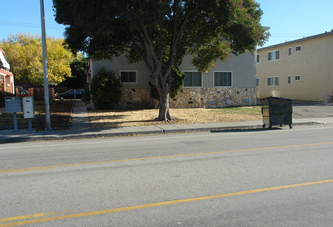 1080 Clyde Ave in Santa Clara, CA - Foto de edificio - Building Photo