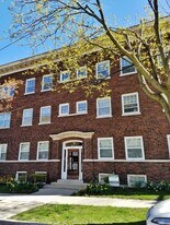 2312 E Wyoming Pl, Unit G in Milwaukee, WI - Building Photo