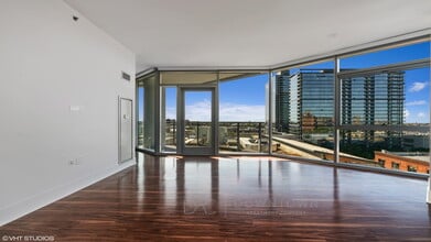1578 N Clybourn Ave, Unit 1007 in Chicago, IL - Building Photo - Building Photo