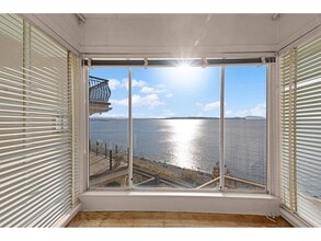 14458 Marine Dr in White Rock, BC - Building Photo - Building Photo