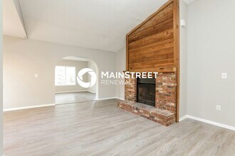 105 Whispering Pines Ct in Sanford, FL - Building Photo - Building Photo