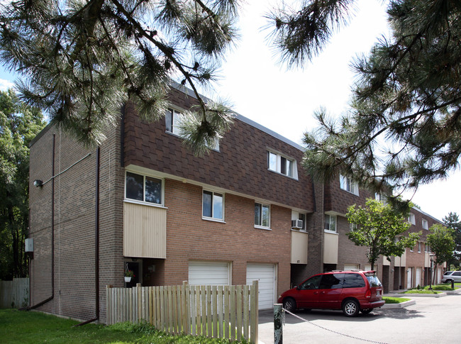 894-899 Tandridge Cres