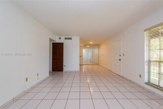 10784 N Kendall Dr in Miami, FL - Building Photo - Building Photo