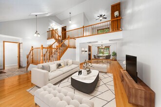 104 S Knollwood Dr in Schaumburg, IL - Building Photo - Building Photo