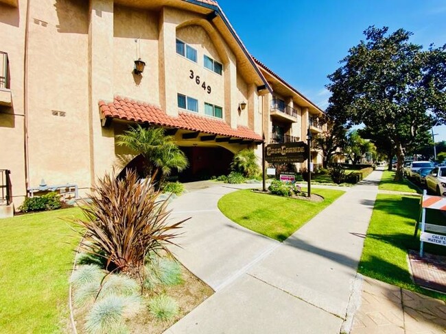 Casa Grande in Torrance, CA - Foto de edificio - Building Photo