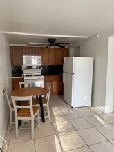 919 N Grandview Ave, Unit 5 in Daytona Beach, FL - Foto de edificio - Building Photo