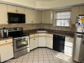 27C Benjamin Franklin Dr in Monroe Township, NJ - Building Photo - Building Photo