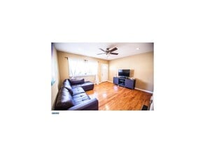 703 E Hector St in Conshohocken, PA - Foto de edificio - Building Photo