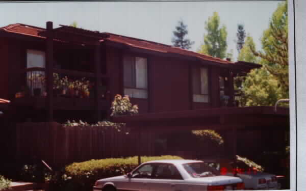 Lake Hills Apartments in Sacramento, CA - Building Photo