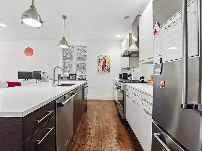 304 Pavonia Ave in Jersey City, NJ - Building Photo - Building Photo