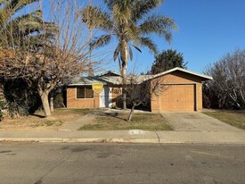 419 Cinnamon Ln in Newman, CA - Building Photo