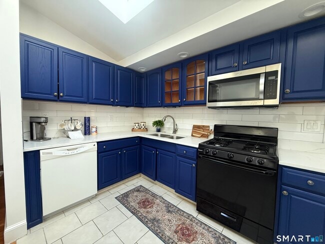 883 Montauk Ave in New London, CT - Building Photo - Building Photo