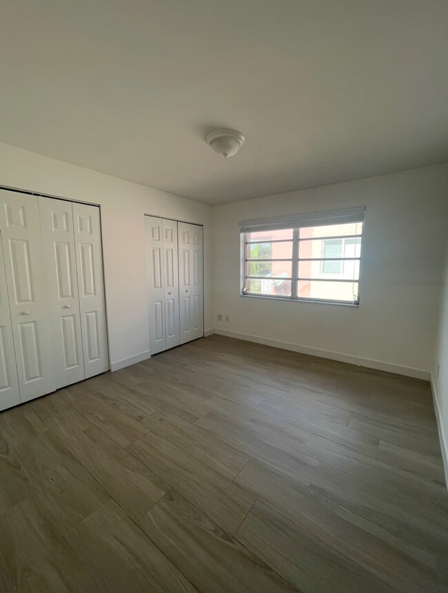 2741 SW 27th St in Miami, FL - Building Photo - Building Photo