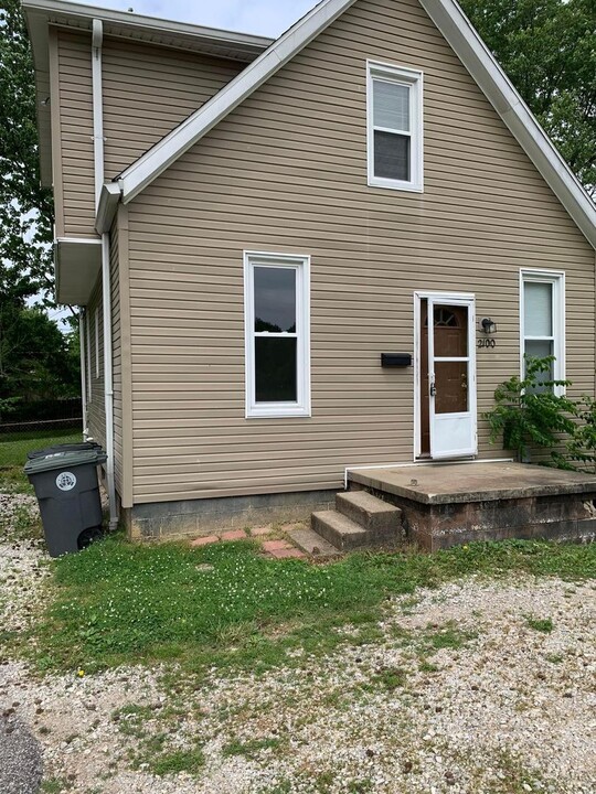 2100 N Weinbach Ave in Evansville, IN - Building Photo