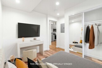 8326 Beckford Ave in Los Angeles, CA - Foto de edificio - Building Photo