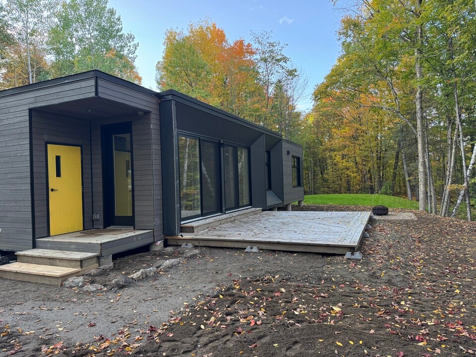 28 Dunmor Ch in Chelsea, QC - Building Photo