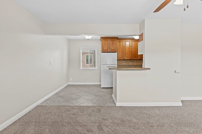 1427 W Parade St, Unit 06 in Long Beach, CA - Building Photo - Building Photo