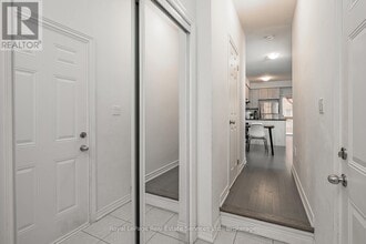 3966 Koenig Rd in Burlington, ON - Building Photo - Building Photo