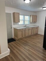 1701 Newark Ave in Fayetteville, NC - Building Photo