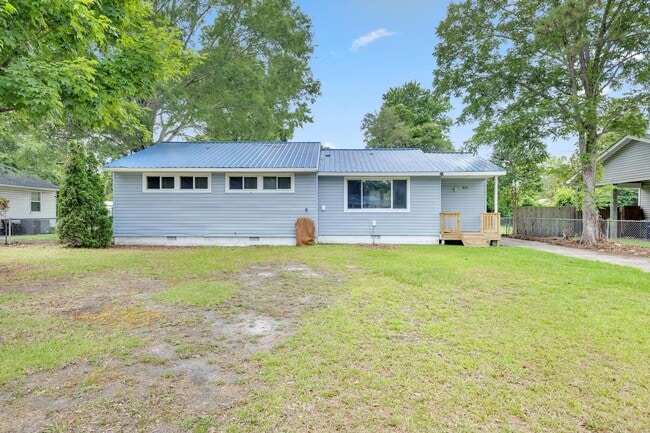 613 Elm St