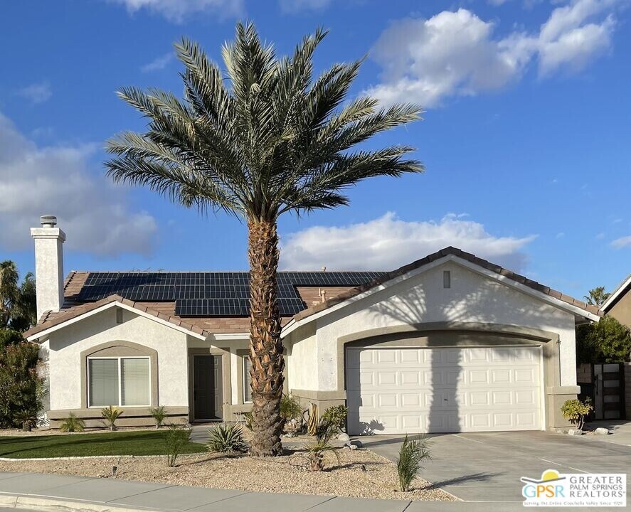 1596 Sabita Way in Palm Springs, CA - Foto de edificio