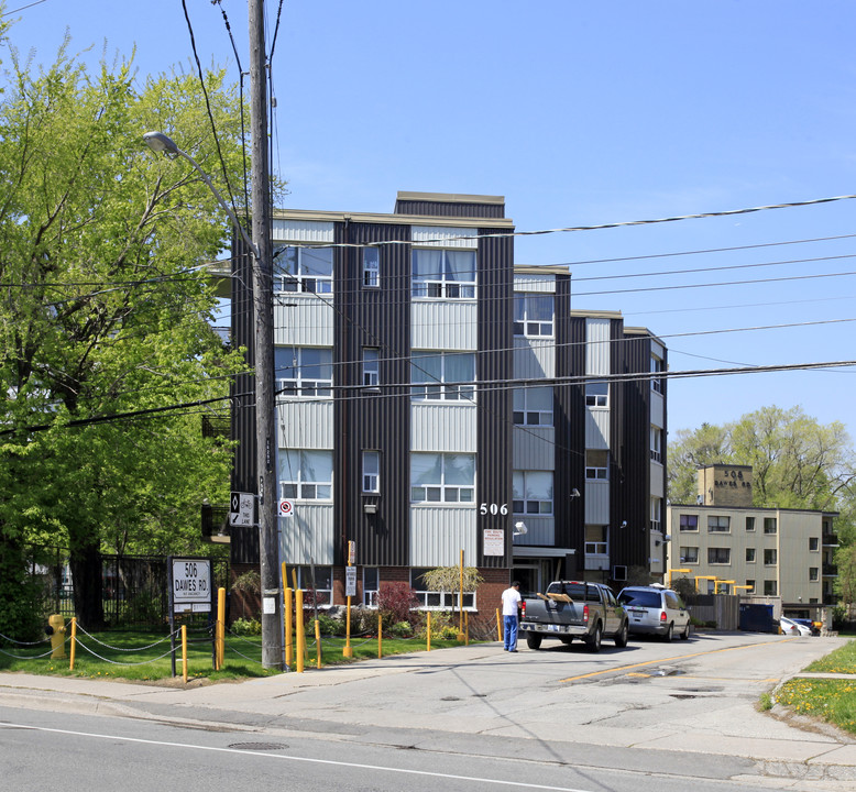 506 Dawes Rd in Toronto, ON - Building Photo