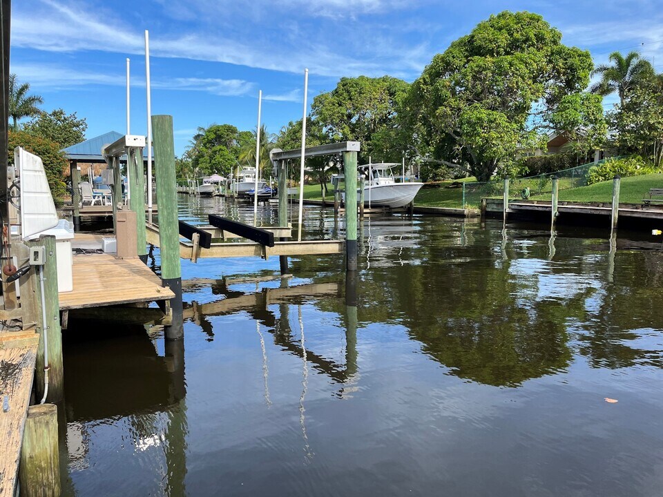 510 SW South Carolina Dr in Stuart, FL - Building Photo