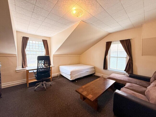 422-424 E State St in Ithaca, NY - Building Photo - Building Photo