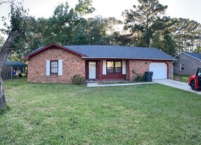 1313 Hampton Dr in Summerville, SC - Building Photo