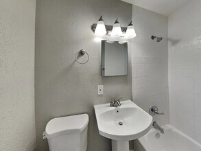 11675 104th St in Largo, FL - Building Photo - Building Photo