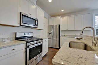 1520 Roustabout Way in Charleston, SC - Foto de edificio - Building Photo