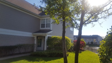 9030 W Heathwood Cir in Niles, IL - Foto de edificio - Building Photo